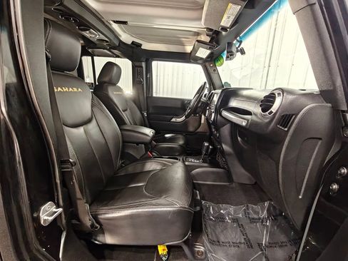 Used 2015 Jeep Wrangler Unlimited Sahara AWD/4WD image 23