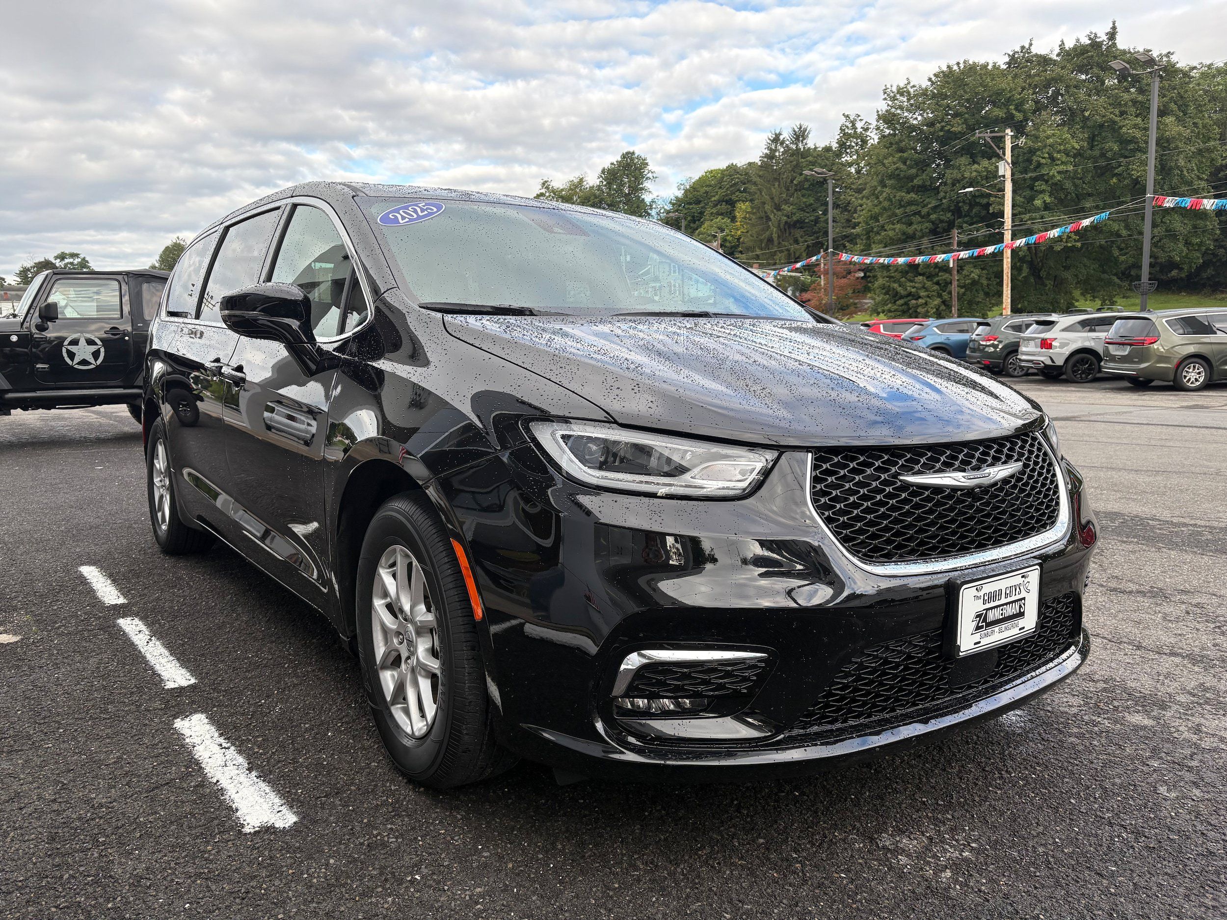 Certified 2025 Chrysler Pacifica Select FWD image 5