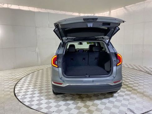 Used 2023 GMC Terrain SLT image 30