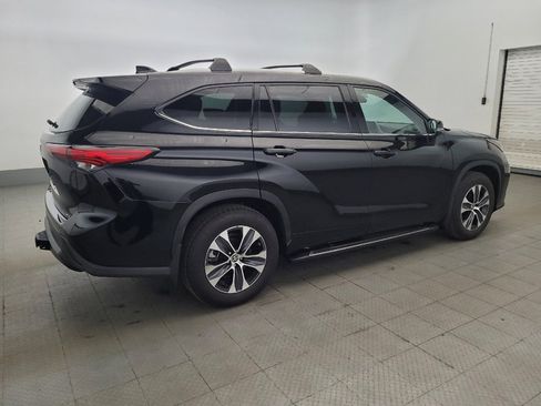 Used 2022 Toyota Highlander XLE AWD/4WD image 10