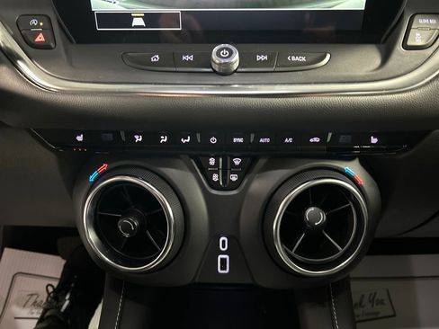Used 2025 Chevrolet Blazer LT FWD image 19