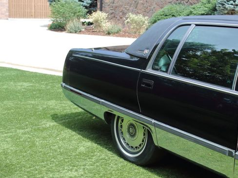 Used 1996 Cadillac Fleetwood Brougham RWD image 21
