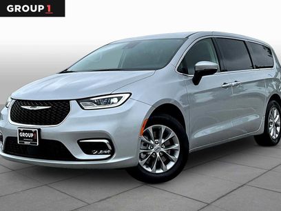 Used 2023 Chrysler Pacifica Touring-L