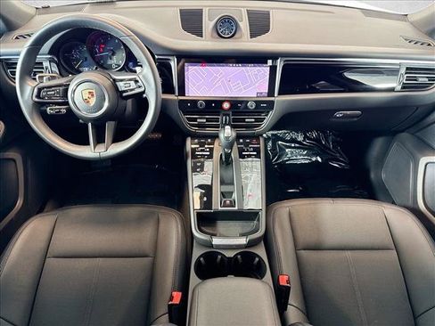 Certified 2026 Porsche Macan AWD/4WD image 18