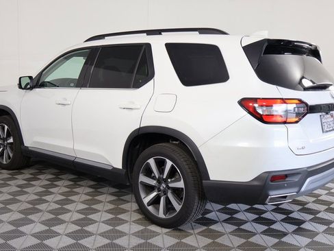 Used 2025 Honda Pilot Elite image 6