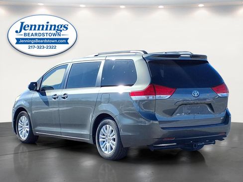 Used 2011 Toyota Sienna XLE image 3