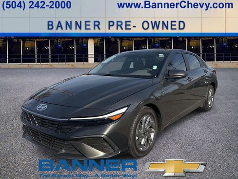 Used 2024 Hyundai Elantra SEL image 2