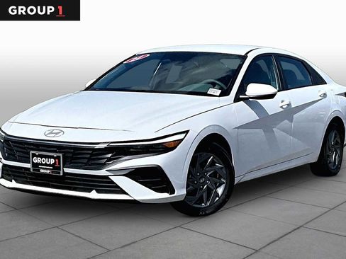 Used 2024 Hyundai Elantra Blue FWD image 1