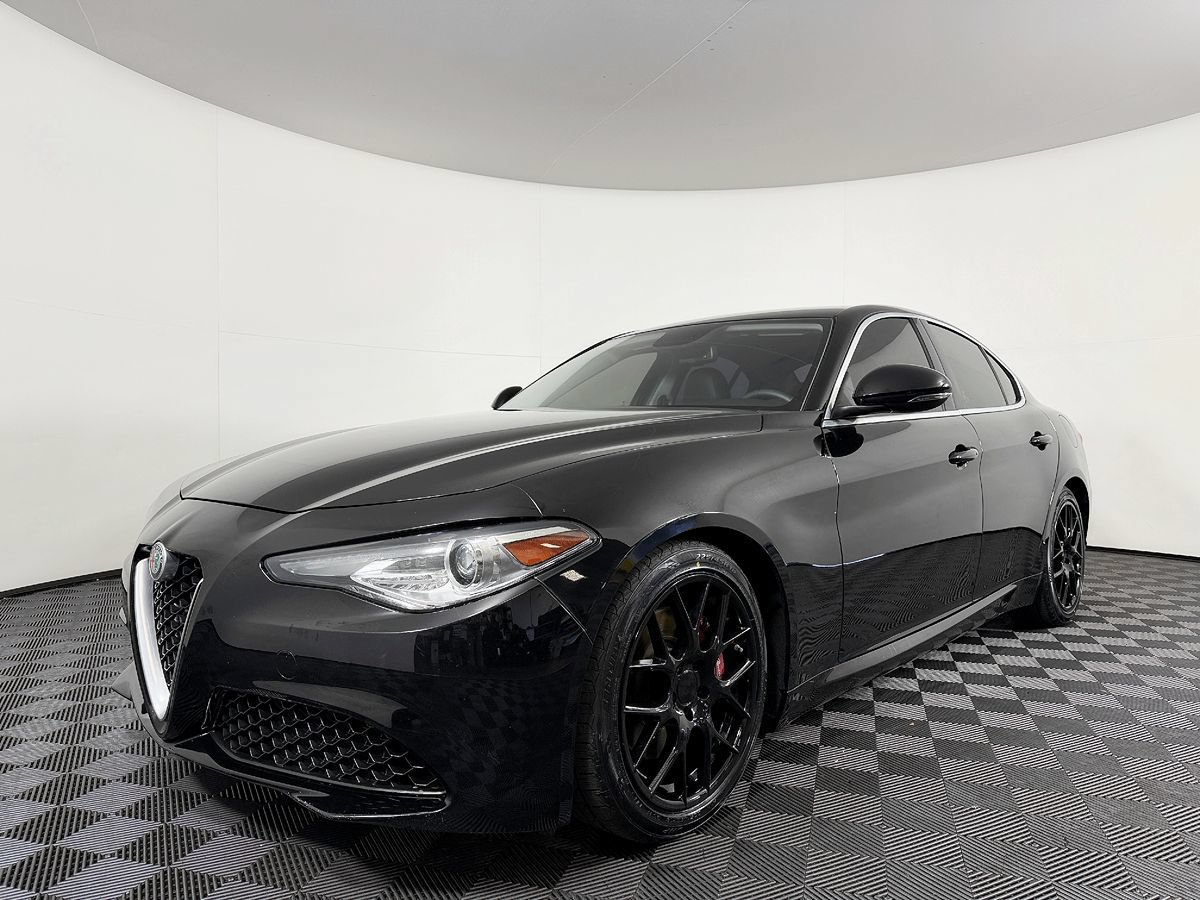 Used 2019 Alfa Romeo Giulia RWD image 2