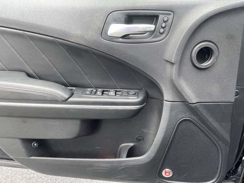 Used 2017 Dodge Charger R/T Scat Pack w/ Technology Group RWD image 19