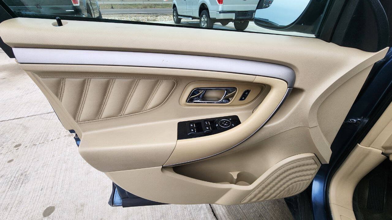 Used 2018 Ford Taurus SE FWD image 11