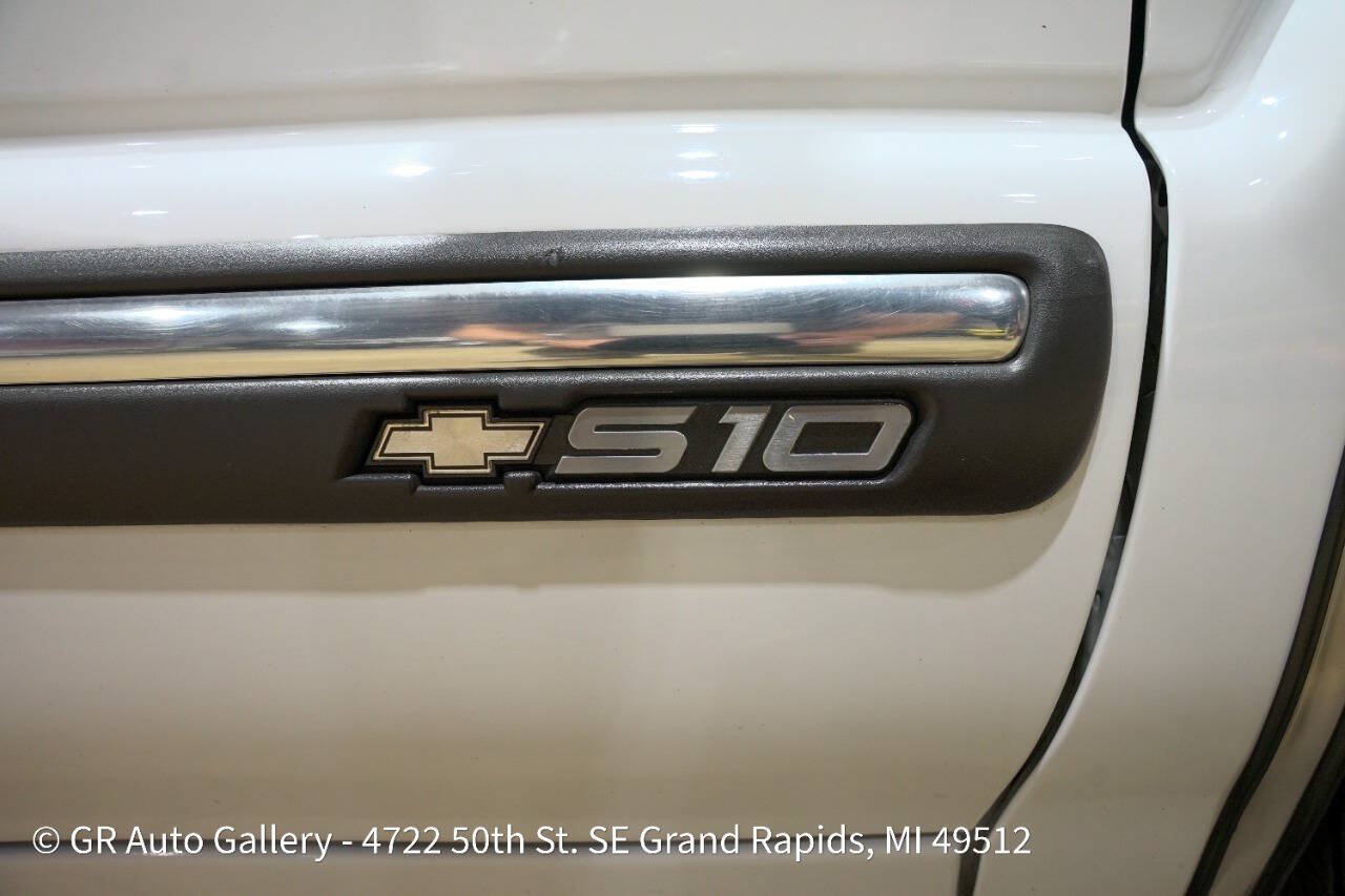 Used 2001 Chevrolet S10 Pickup LS w/ Preferred Equipment Group RWD image 27