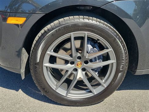 Used 2025 Porsche Macan image 10