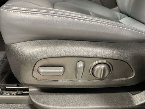 Used 2023 Buick Enclave Essence w/ Sport Touring Edition image 12