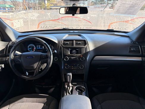 Used 2018 Ford Explorer XLT AWD/4WD image 62