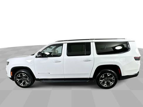 Used 2024 Jeep Wagoneer L Series III w/ Flexible Seating Group AWD/4WD image 5
