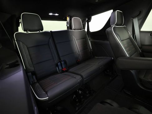 Used 2025 GMC Yukon AT4 Ultimate w/ LPO, Illumination Package image 12