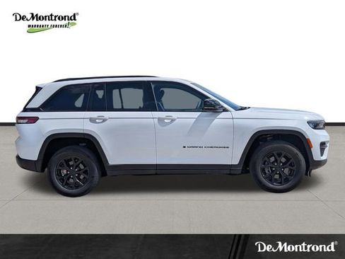 Used 2024 Jeep Grand Cherokee Altitude image 4
