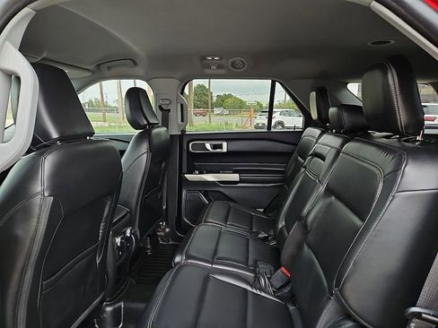 Used 2021 Ford Explorer XLT w/ Equipment Group 202A image 18