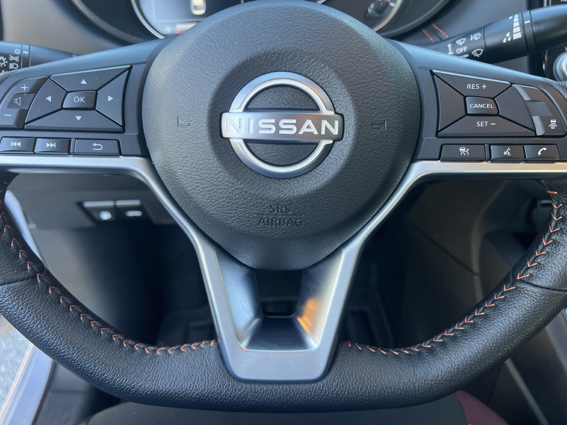 Used 2025 Nissan Versa SR w/ Trunk Package FWD image 9