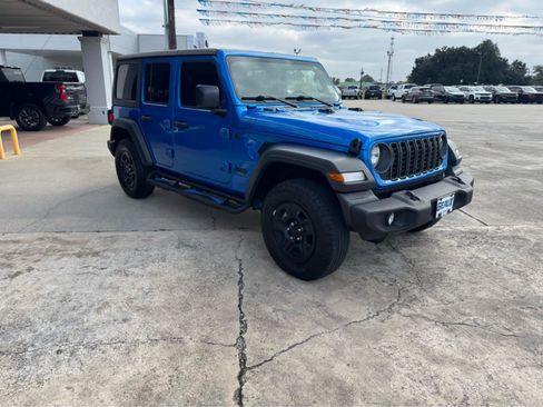 Used 2025 Jeep Wrangler Sport image 6