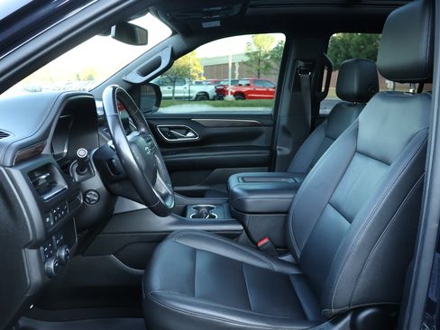 Used 2022 Chevrolet Tahoe Z71 w/ Luxury Package AWD/4WD image 11