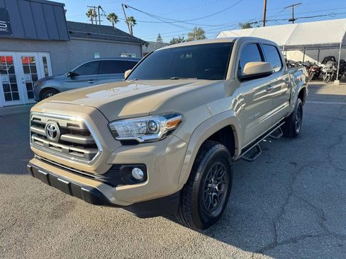 Used 2017 Toyota Tacoma SR5 image 3
