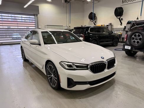 Used 2023 BMW 530i xDrive w/ Premium Package image 7