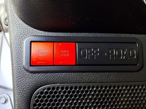 Used 2017 Jeep Wrangler Unlimited Rubicon image 9