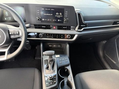 Used 2025 Kia Sportage LX FWD image 17