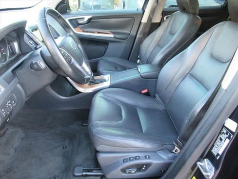 Used 2017 Volvo XC60 T5 Inscription image 15