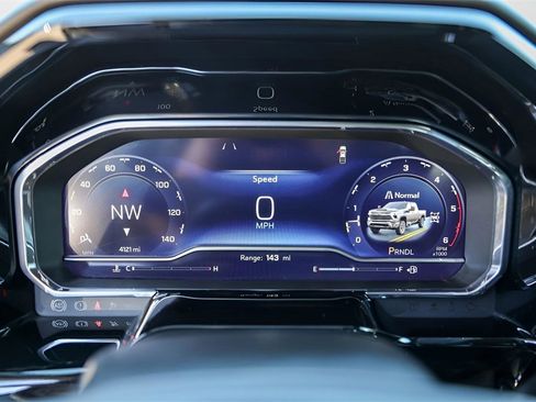 Used 2025 Chevrolet Silverado 2500 LTZ w/ LTZ Convenience Package image 9