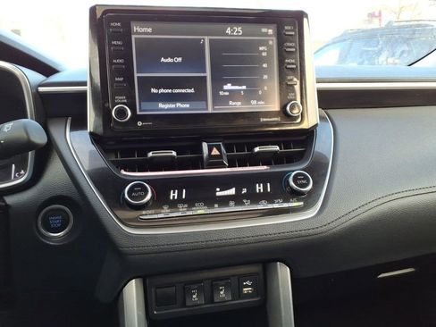 Used 2022 Toyota Corolla Cross XLE w/ Convenience Package image 16