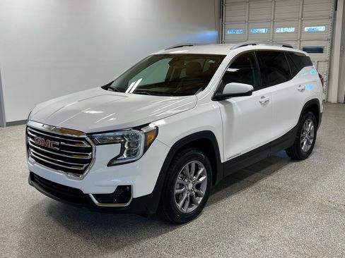 Used 2024 GMC Terrain SLT image 8