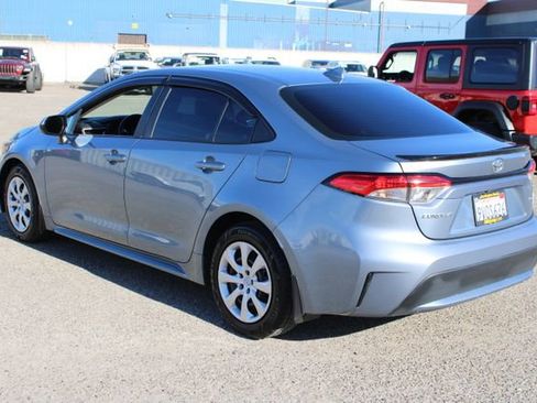 Used 2022 Toyota Corolla LE image 6