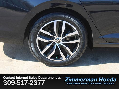 Used 2025 Volkswagen Jetta SE FWD image 21