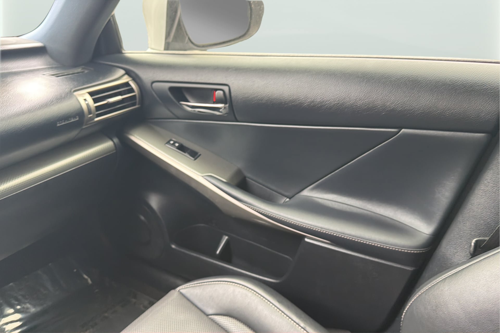 Used 2016 Lexus IS 200t w/ F Sport Package RWD image 17