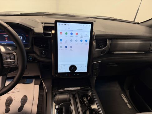 Used 2025 Ford F150 Lightning Lariat image 4