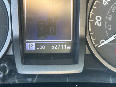 Used 2020 Toyota Tacoma TRD Off-Road AWD/4WD image 8