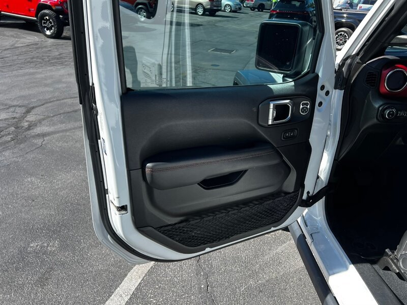 Used 2022 Jeep Gladiator Rubicon w/ Trailer Tow Package AWD/4WD image 15