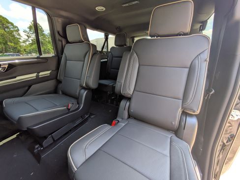 New 2026 Chevrolet Suburban Premier RWD image 10