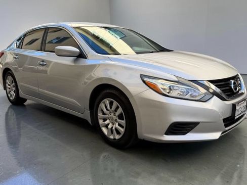 Used 2017 Nissan Altima 2.5 S w/ Power Driver Seat Package FWD image 8