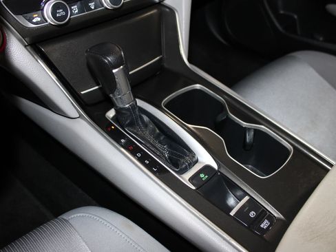 Used 2018 Honda Accord LX image 17