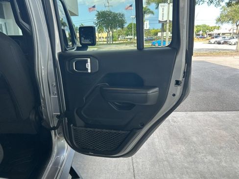 Used 2018 Jeep Wrangler Unlimited Sport S AWD/4WD image 30