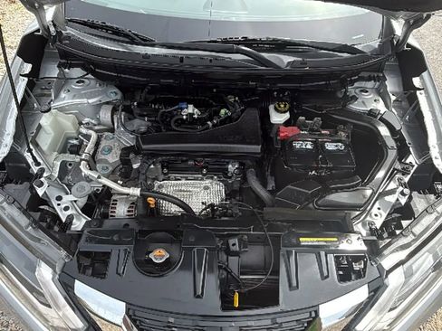 Used 2018 Nissan Rogue SV w/ Sun & Sound Touring Package image 39