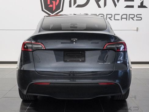 Used 2022 Tesla Model Y Long Range image 13