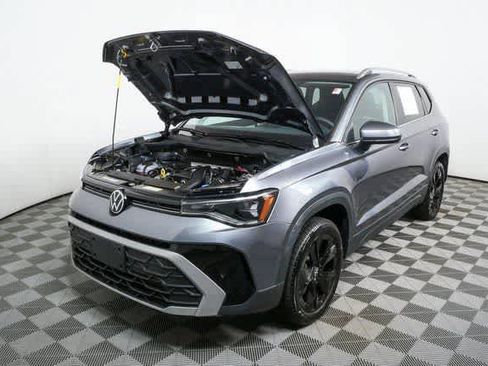 Certified 2025 Volkswagen Taos SE w/ Black Wheel Package FWD image 32