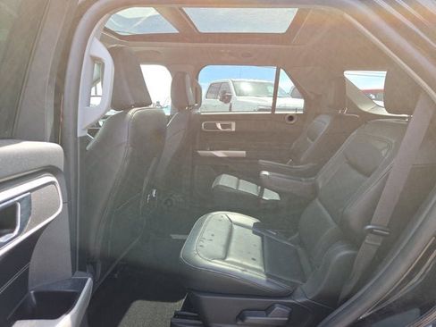 Used 2022 Ford Explorer XLT AWD/4WD image 12