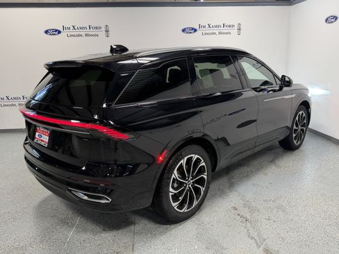 New 2026 Lincoln Nautilus Reserve image 6