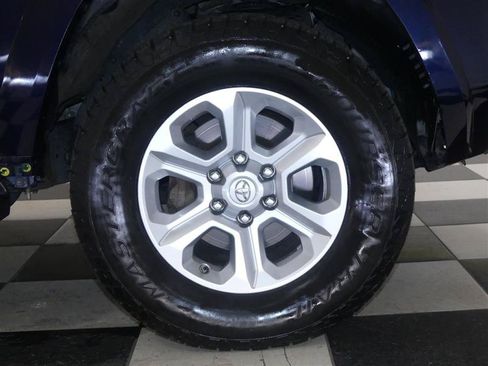 Used 2020 Toyota 4Runner SR5 Premium w/ Moonroof Package AWD/4WD image 33